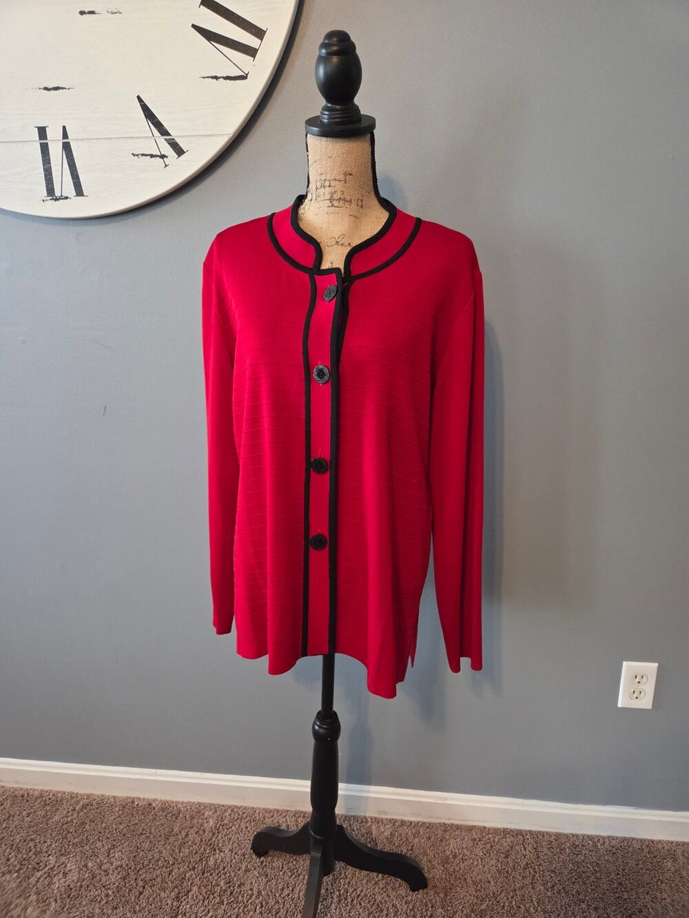 Exclusively Misook mandarin collar button front cardigan red black 1x